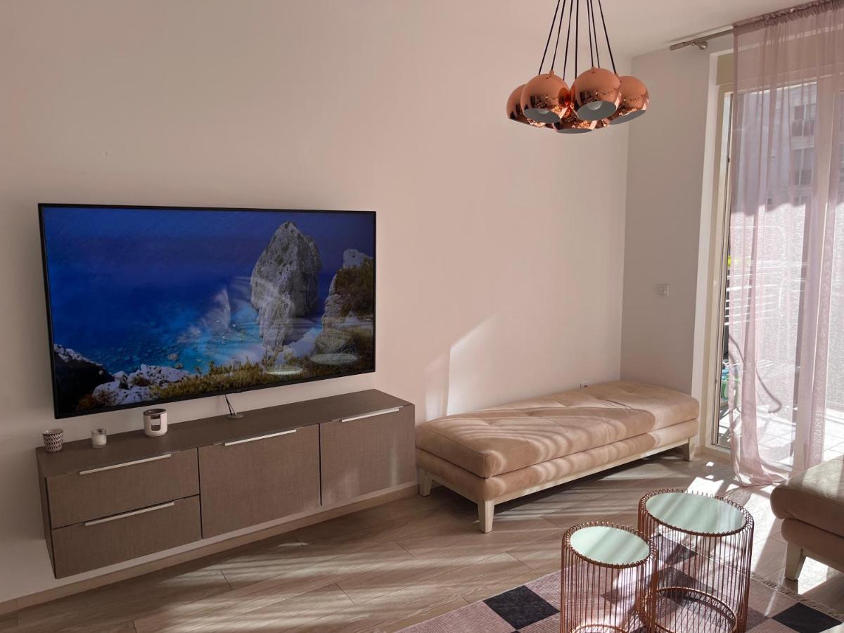 Atina Apartment, City Centre Budva ,Luxurious, Bright, Parking エクステリア 写真